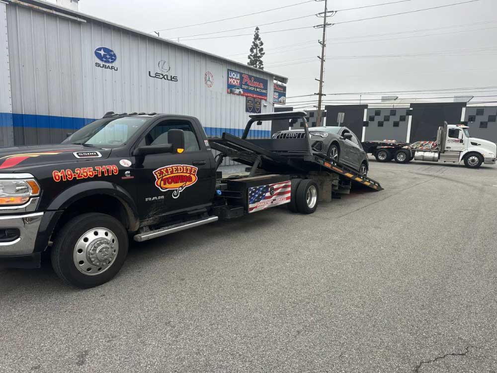Benefits Offered by Flatbed Tow Truck